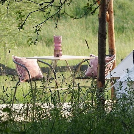 Готель Glamping Du Moulin Бастонь Екстер'єр фото